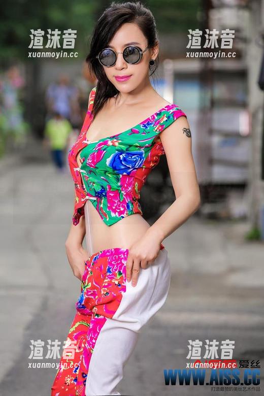 网盘里的“爱丝”给你寄来一份2016新春特辑，下载吧，谁说过年就该无聊？