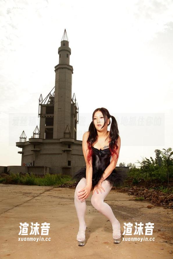 爱丝精选：长腿女警，要稳稳地抓住你的眼球！