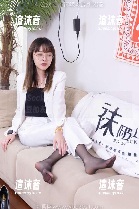 BoBoSocks袜啵啵 - 最新套图，来了！小甜豆的灰丝让人忍不住想多看几眼。