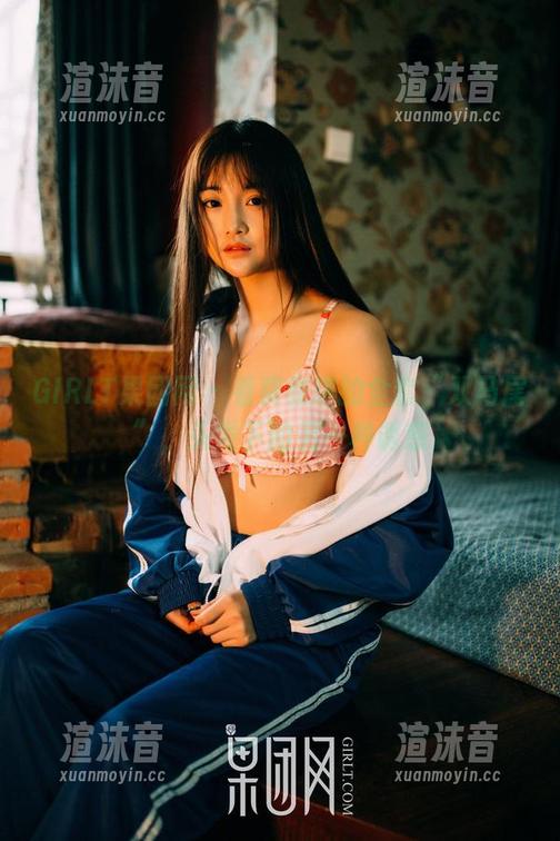 GIRLT果团网-莫雅琪 GIRLT果团网 - 看莫雅琪的全套“双马尾”,头发下的另一种诱惑