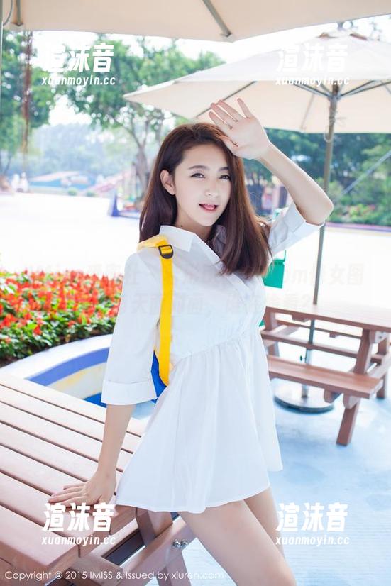 IMiss爱蜜社 - 若彤boomboom修女图集：每天面对面，谁在偷看？