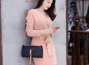 IMiss爱蜜社 – 萌奈子分享的网袜写真，纠结一下，要不要为她的袜子画圈圈？