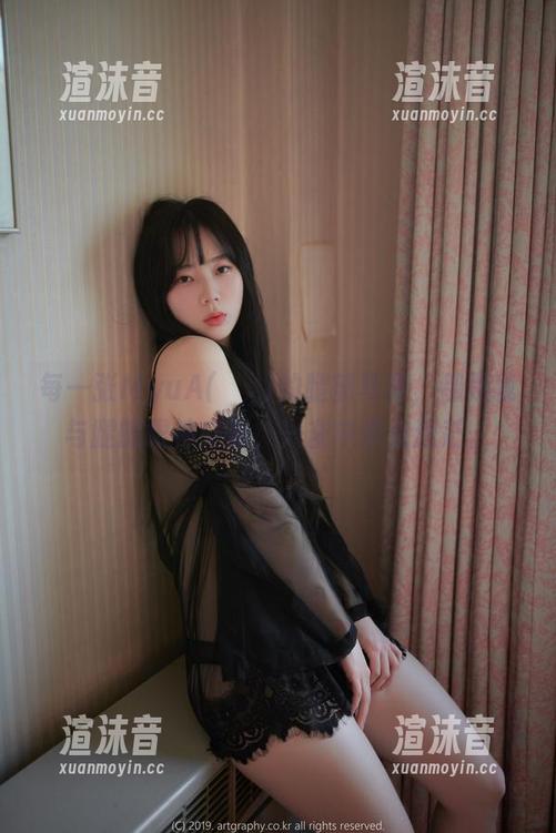 每一张MyuA(뮤아)的腿部写真，都是我与腿的眼神交流，兴奋中带点迷茫。