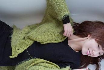 TuiGirl – 这里有套图，松果儿在白衬衫里，像是一道隐形的光线。