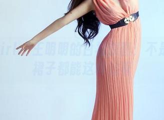 TuiGirl – 王明明的白裙原图：不是所有裙子都能这样站着