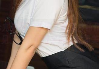 UGirls尤果网 – 张译文私房白色作品：我看见了一个平行宇宙的纯净美？