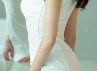 UGirls尤果网 – 有谁会拒绝李易童的定制丝袜写真呢？就这味儿。