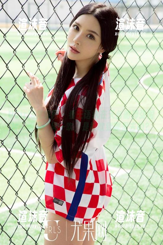 UGirls尤果网 - 看王语纯在天台的那张图片，想问：风一吹，是被吹到哪里去的？