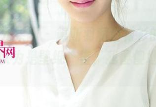 UGirls尤果网 – 黛斯羽和白衬衫的组合，让我误以为是壁纸广告，我傻傻地想下载。