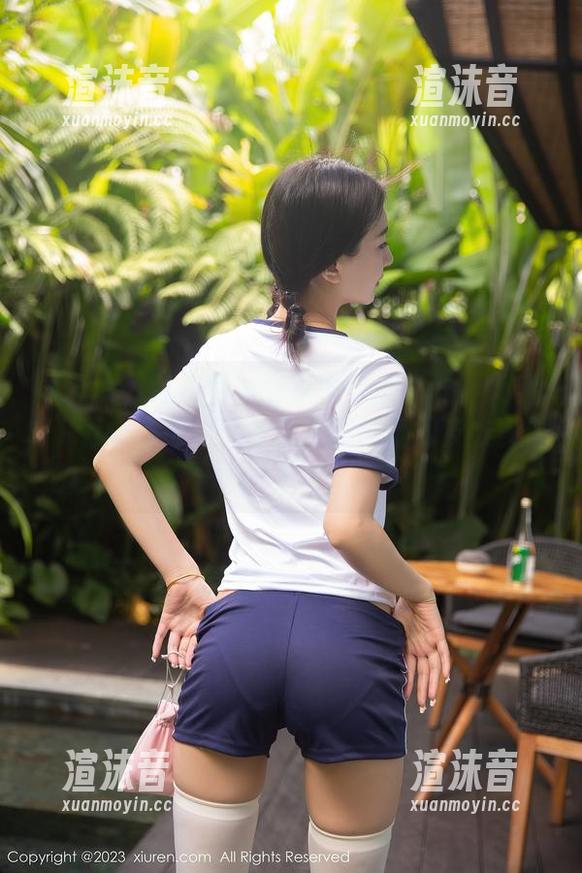 Xiuren秀人网 - 分享今天的主角：刘奕宁Lynn和她那件自带冷酷气场的皮衣美图！