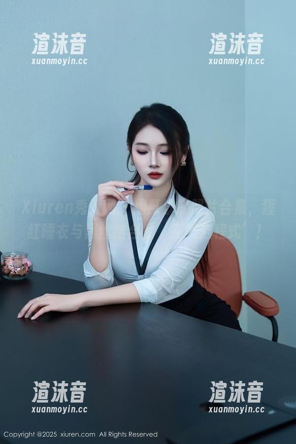 Xiuren秀人网 - 周慕汐的照片合集，猩红睡衣与黑丝结合的‘完美方程式’！