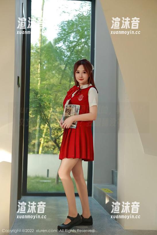 Xiuren秀人网 - 原图展现的，真的是林文文yooki的制服？我眼睛没花吧！