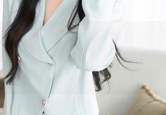 Xiuren秀人网 – 在王馨瑶Yanni的高跟鞋写真里，我似乎也体验了一下优雅——仅仅是看而已！
