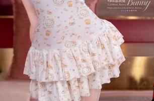 Yiko湿润兔的温泉女将套图分享，简直让人疑惑她是不是刚从仙境走出来。