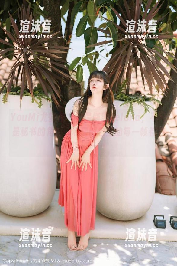 YouMi尤蜜荟 - 她是娜露selena，不只是秘书的角色，私房图包里的每一帧都在诉说……