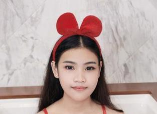 YouWu尤物馆 – 最新的Rebecca_吴颖茵夏日套图，我这颗心已经因为色彩满溢了！