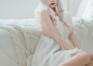 最新图库：Yuna(윤아)的“堆叠积木”，在这儿碰撞出奇怪的火花？