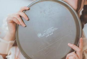一眼看去，coser衣衣白丝私拍图集：我到底在看啥？