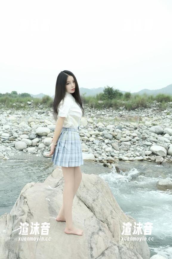 每次看eloise软软的毛衣少女，我就想问：原图是怎么能这么治愈？