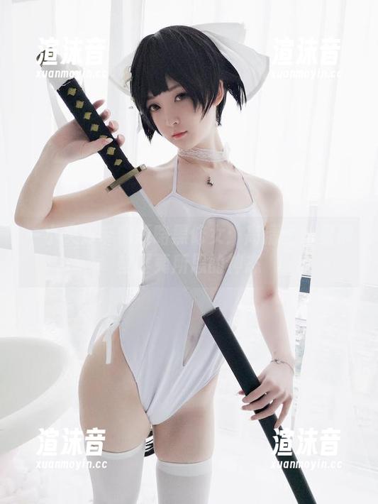 一小央泽带你领略黑修女：高清图片里那些匪夷所思的神态