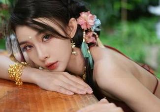圣诞特辑的余多多Dudu，继续cos，但是为什么我觉得她身上有股姜饼的香味？