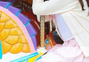 兔玩映画的在线小美好图集，谁会让自己在这个世界上消失呢？