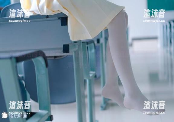 免费拆包的兔玩映画白纱裙图集，真心觉得这张图一转身就能演绎个小浪漫。