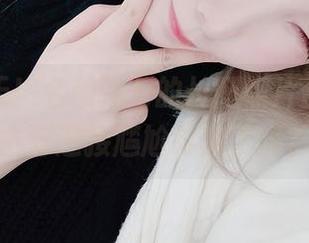 脚长于天！名赖弥七的长腿照片合集，准备好迎接尴尬时刻了吗？