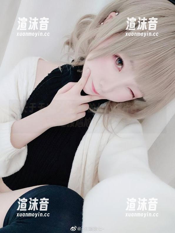 脚长于天！名赖弥七的长腿照片合集，准备好迎接尴尬时刻了吗？