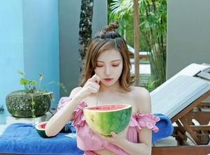 嗲囡囡 – Misty萌晰的最新红裙图集，为啥总觉得不够？更新速度能快点吗？