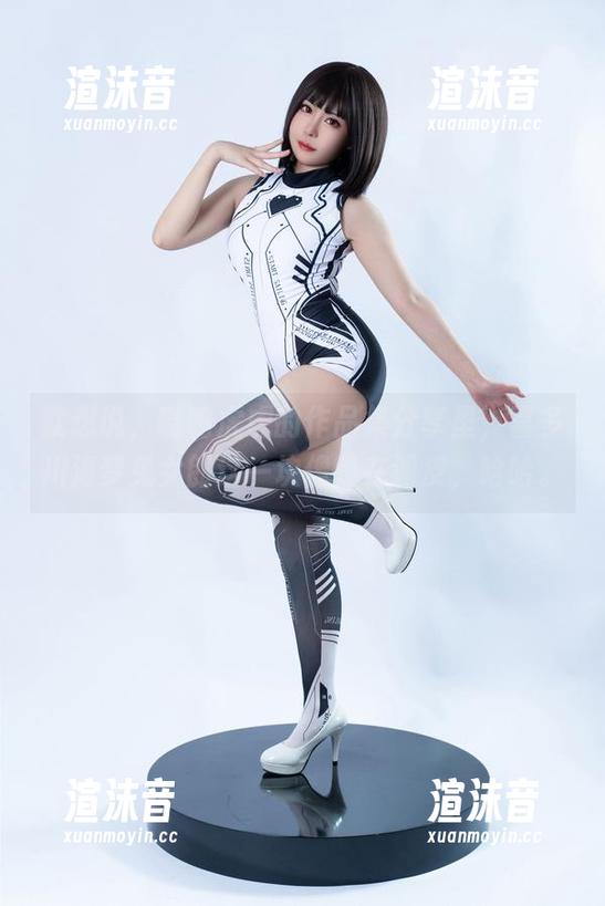 就想说，嗷呜虎虎的作品集分享里，喜多川海梦兔女郎这一块像是在调皮，哈哈。