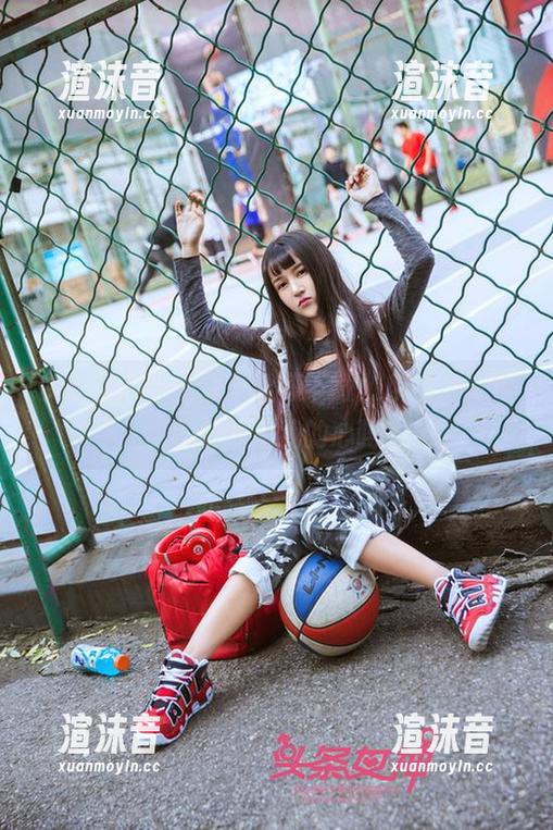 头条女神-小晴子 头条女神 - 小晴子全集下载:所以,粉色真的能征服我的心吗?
