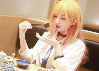 免费图集，妍子坚不可摧姐姐的样子，像是刚拿到新裙子的小女孩？！