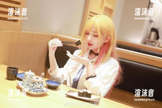 免费图集，妍子坚不可摧姐姐的样子，像是刚拿到新裙子的小女孩？！