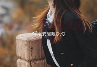 安曜曜校服作品，好像在跟我说：快来再瞧一眼！