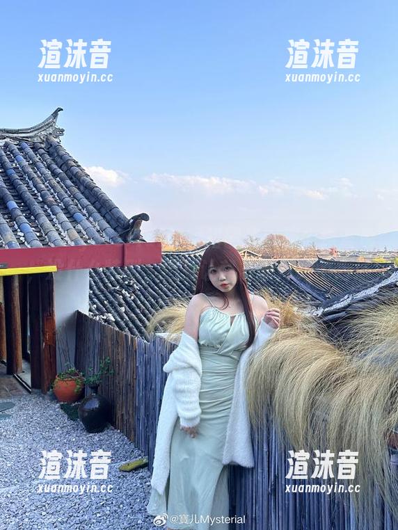 宝儿mysterial的短裙图集：那个深蓝色，没什么特别，但总让我多看两眼的高清。