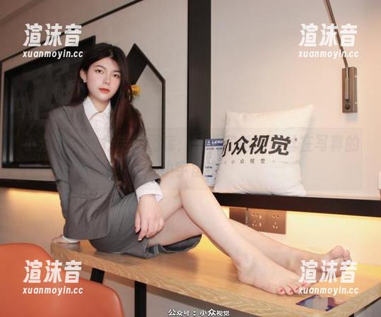 小众视觉 - 行走的图库：敏儿和她的黑丝在写真的小宇宙中