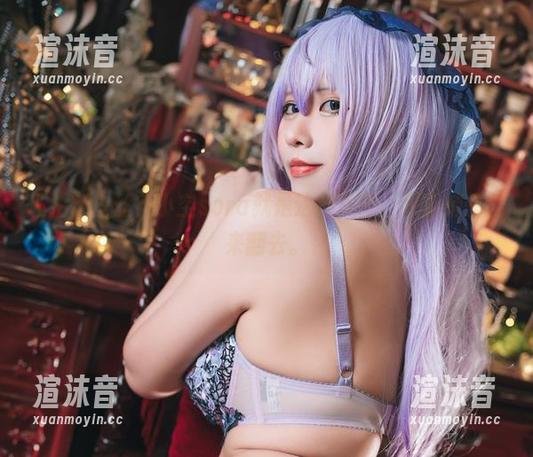 私拍？白丝？小空sora就是这种厉害，只能悄悄翻来翻去。