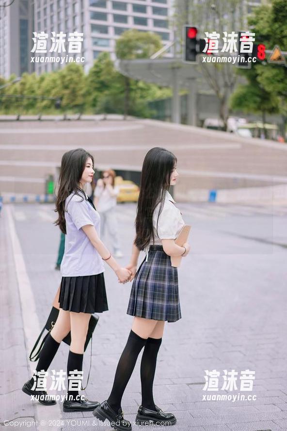 尤蜜荟 - 黄乐然的办公室如影像般深邃，要不要尝试复制这张写真里的氛围？连图也舍不得关掉。