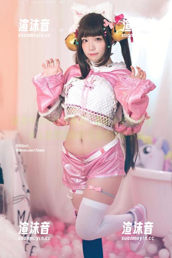 弥美Mime的白衬衫：最新出炉的美图，令人联想到咖啡馆里的慵懒午后