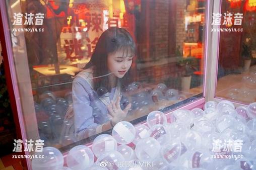这些戚顾儿的私拍图集，让我想悄悄做她的学弟