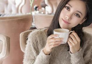 推女神 – 兔女郎赵伊彤，福利图片像是在跟我说：你还在看我吗？
