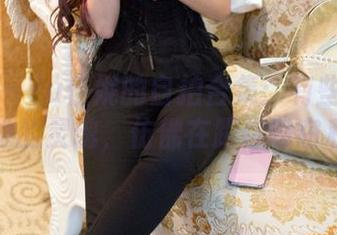 推女郎 – Yu佳妮的自拍合集：有些镜头保留了她的灵魂，仿佛在跟你窃窃私语。