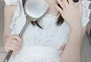 捧着朝雾爱女王写真，原图恨不能和她一起坐上王座！