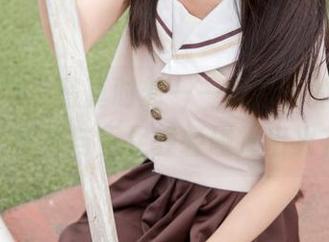 梦丝女神 – 写真时刻——魏婷婷的宿楼，让丝袜与玉足轻轻碰撞出火花