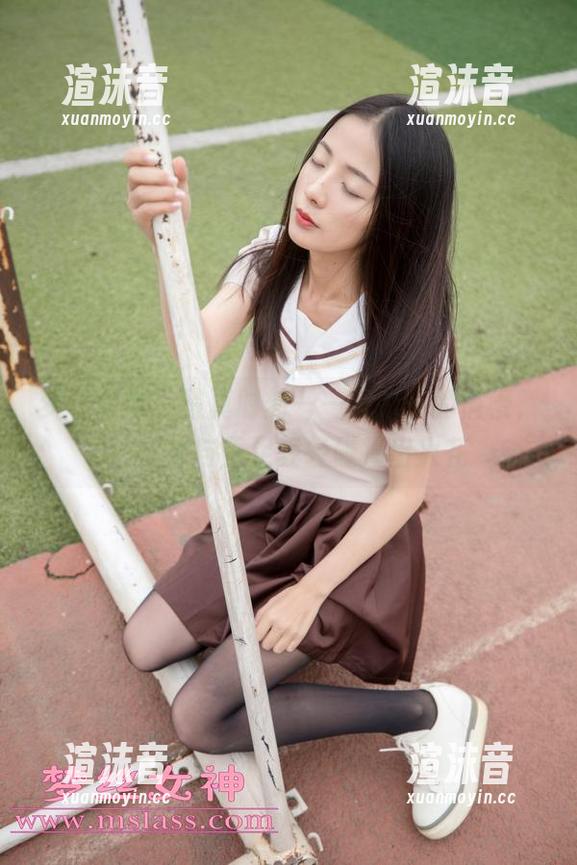 梦丝女神 - 写真时刻——魏婷婷的宿楼，让丝袜与玉足轻轻碰撞出火花