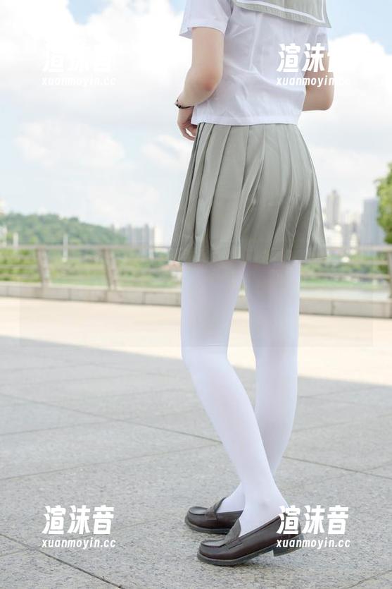 莎莎跳舞！森萝财团的免费黑丝红格子裙套图，到底是什么魔力让人如此“舞动”？