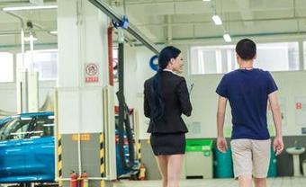 爱丝 – 何冉的短裙福利，谁又能抵挡这个诱惑呢？