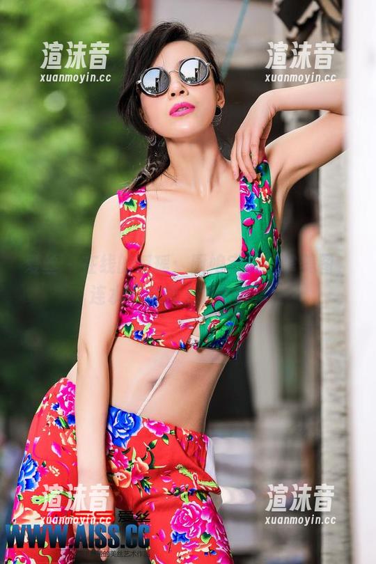 爱丝-瑶瑶 爱丝 - 在线的瑶瑶:厨娘完美执掌美图,连水都会爱上我煮的汤!