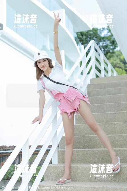 爱蜜社 - 李玉洁Daisy白裙资源，最佳配角：猫咪的无辜目光
